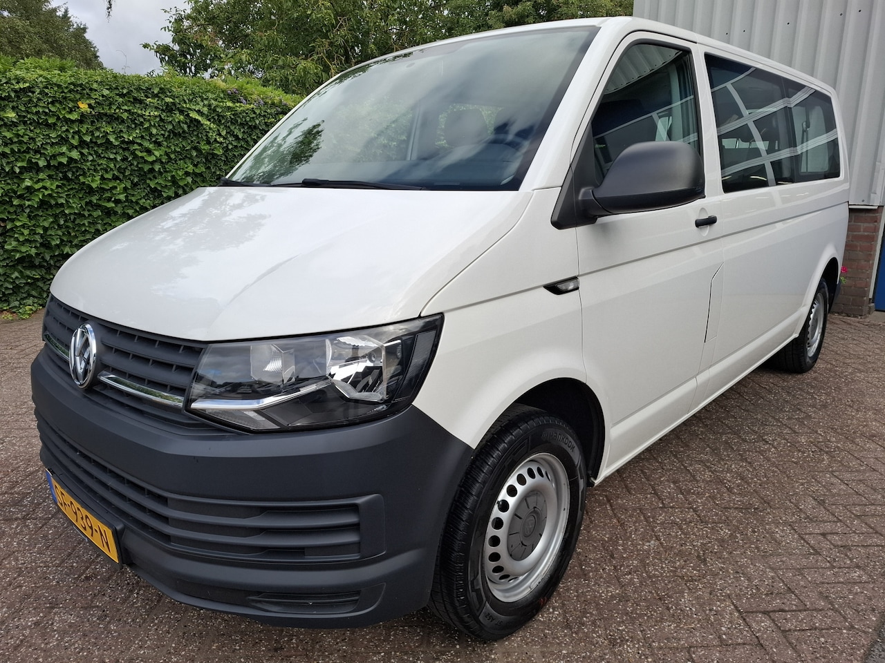 Volkswagen Transporter Kombi - 2.0 TSI L2H1 25400.- INCL BTW 9-PERS. BENZINE 150PK - AutoWereld.nl