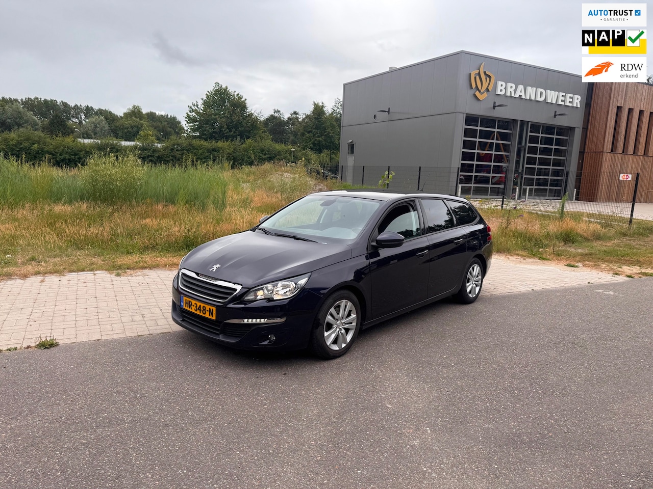 Peugeot 308 SW - 1.6 BlueHDI Blue Lease Executive Pack Pano.Clima.Navi.Camera - AutoWereld.nl