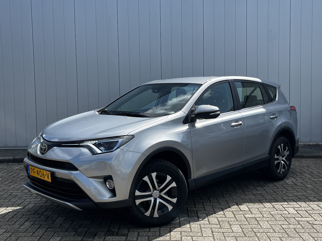 Toyota RAV4 - 2.0 VVT-i AWD Comfort 2000 kg Trekgewicht Airco Cruise Trekhaak NL auto dealer onderhouden - AutoWereld.nl