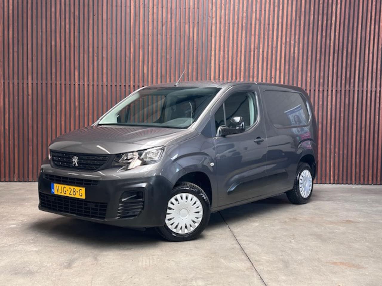 Peugeot Partner - 1.5 BlueHDI Premium AIRCO / TREKHAAK - AutoWereld.nl