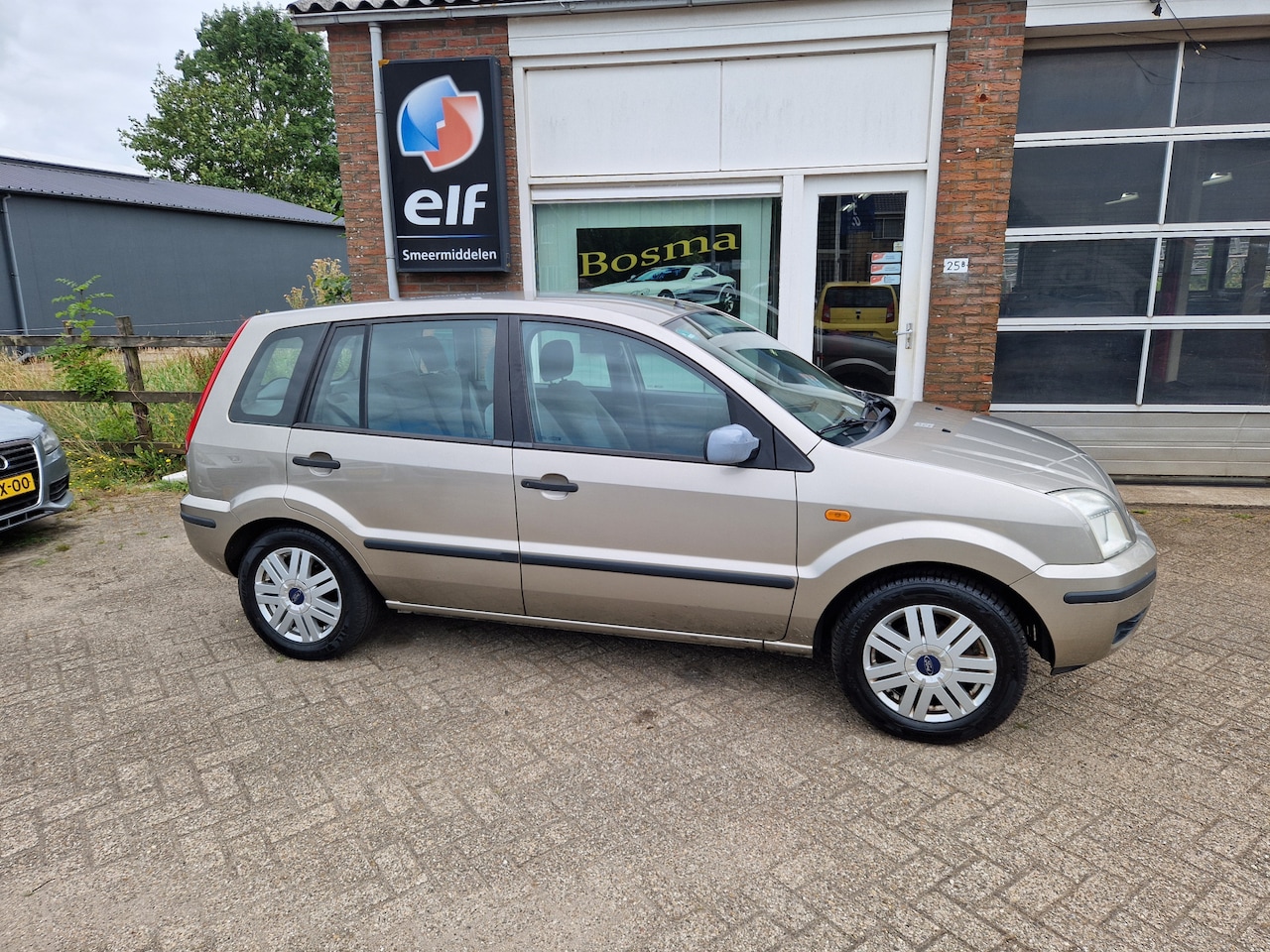 Ford Fusion - 1.6-16V "First Edition" Airco - Cruise - Trekhaak - Apk 23-07-2027 !! - AutoWereld.nl