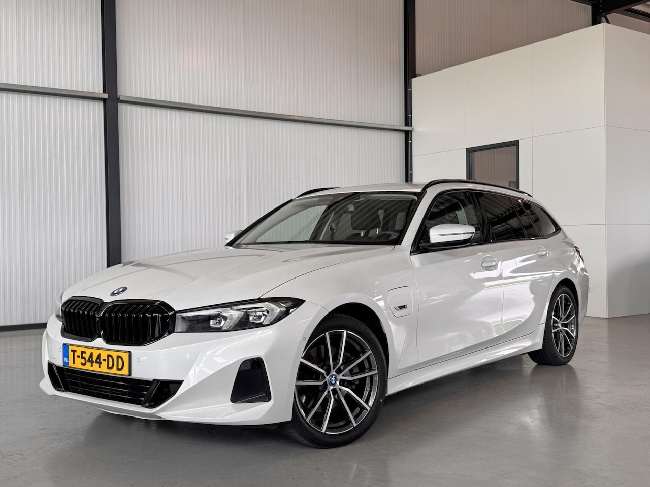 BMW 3-serie Touring - 320eA 150kW PHEV Touring - AutoWereld.nl
