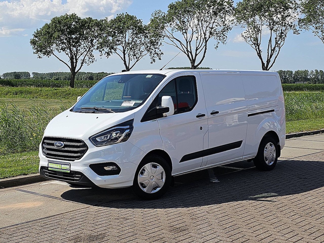 Ford Transit Custom - 340 2.0 TDCI L2H1 Trend L2H1 2x Schuifdeur Airco Trekhaak Navi PDC Achterdeuren Cruise Con - AutoWereld.nl