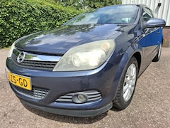 Opel Astra GTC - 1.6 AIRCO/CRUISE/NAVI/PDC.A/TREKHAAK 116PK