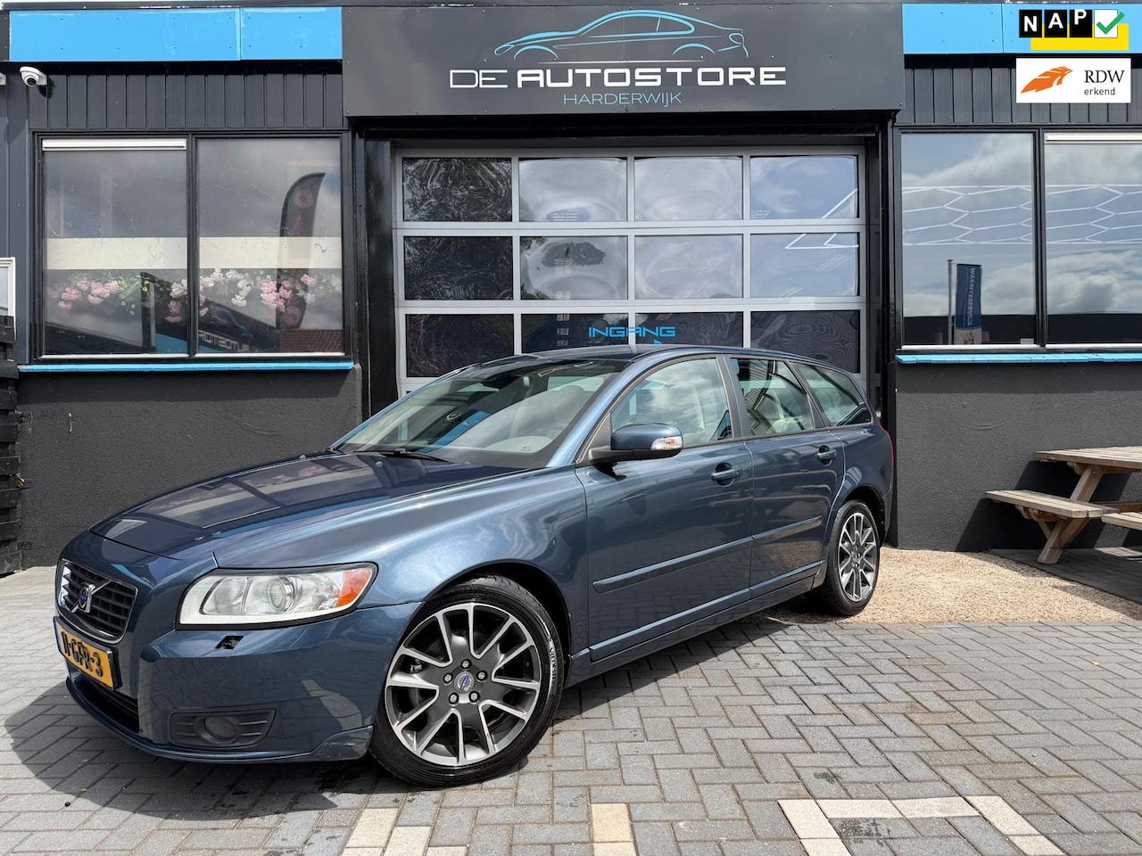 Volvo V50 - 2.0 Edition II Airco leder Cruise Geheel dealer onderhouden Zeer nette Auto!! - AutoWereld.nl