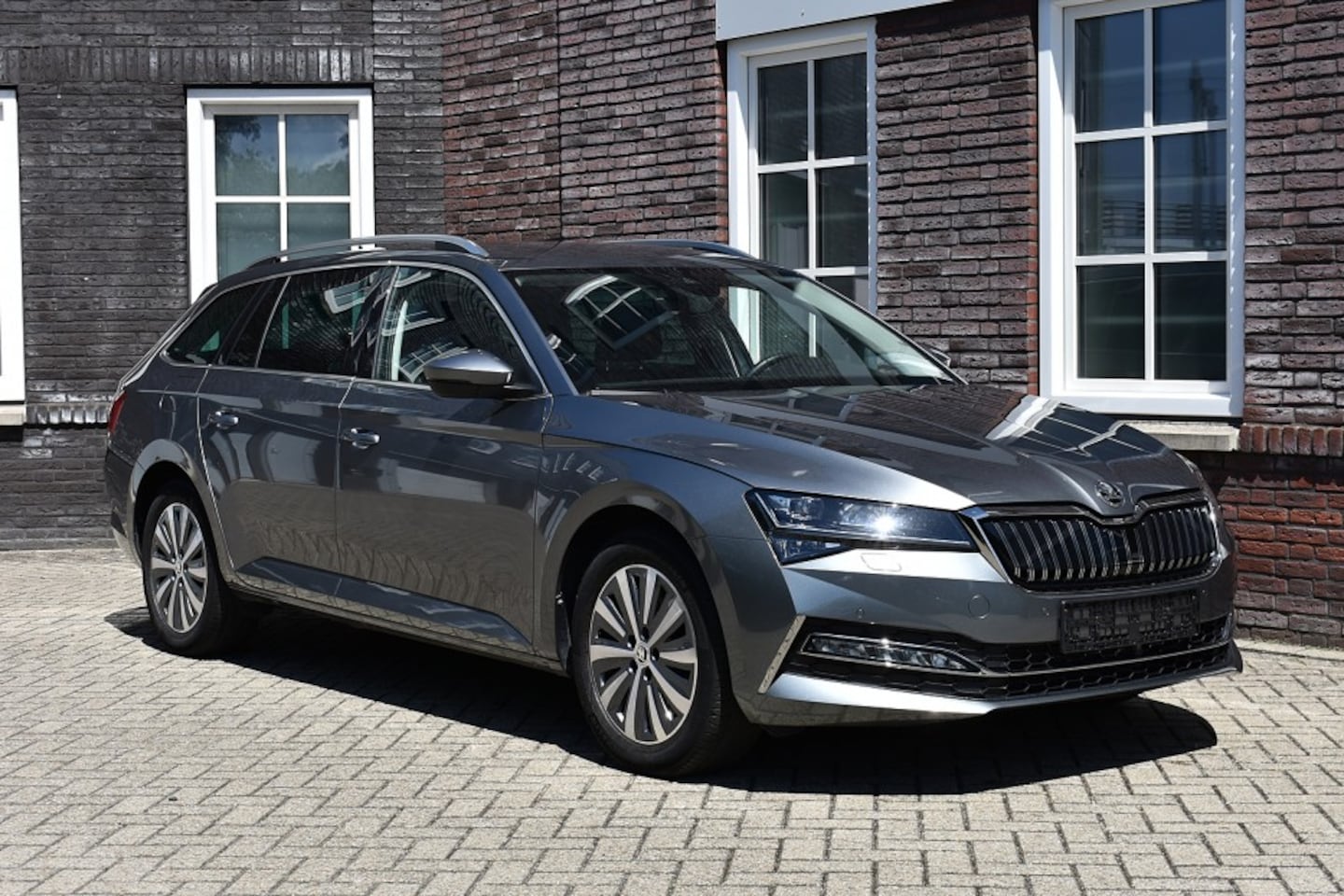 Skoda Superb Combi - 1.4 TSI PHEV Style/Trekhaak/Navi/Electr Stoelen Wij zijn op afspraak geopend! Graag bellen - AutoWereld.nl