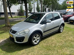 Suzuki SX4 - 1.6 Exclusive * betrouwbaar * praktisch * MPV met trekhaak * airco * 5-deurs