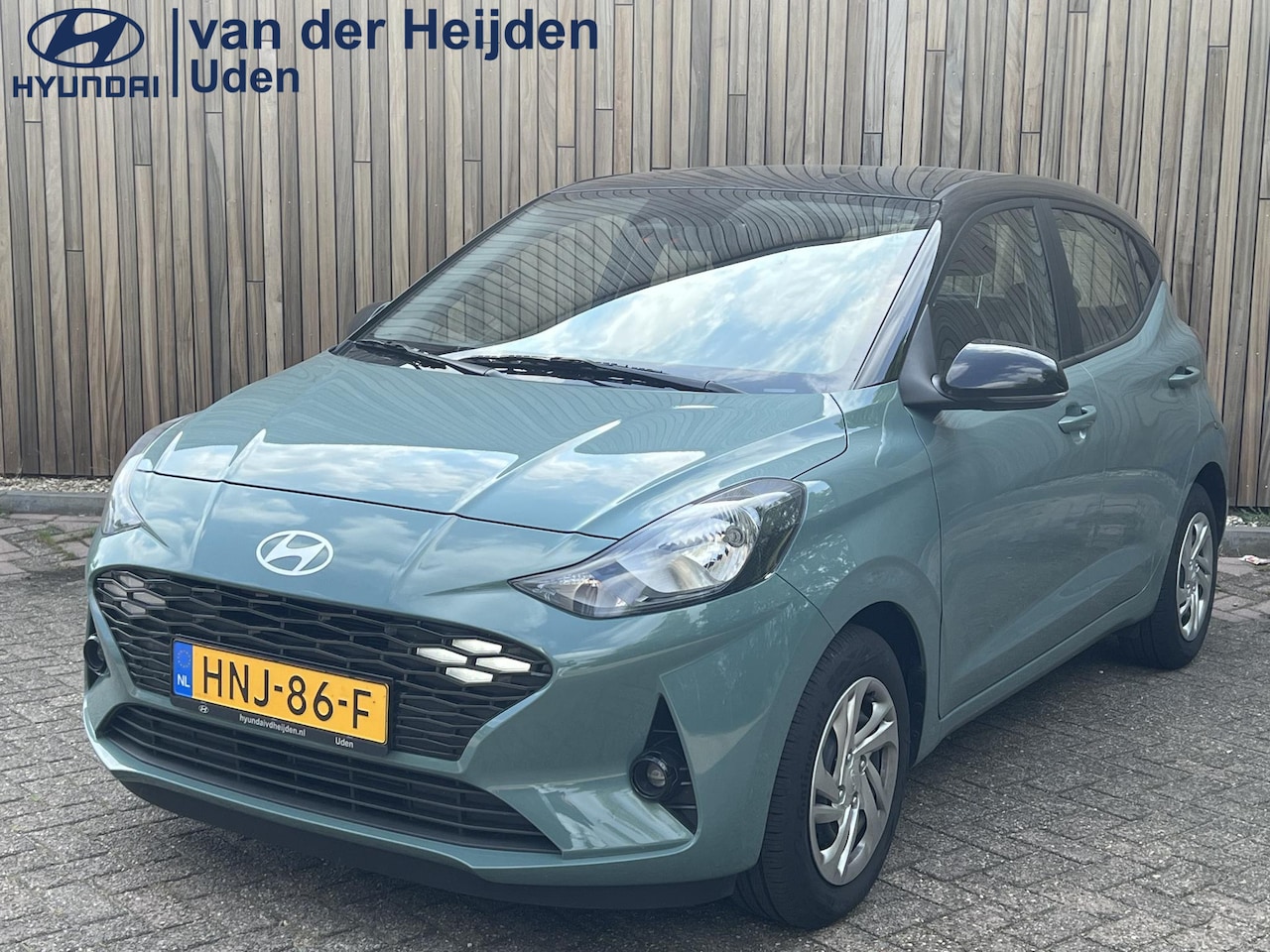 Hyundai i10 - 1.0i 63pk 5-zits Comfort Smart Navigatie | Camera | Apple Car Play En Android Auto - AutoWereld.nl