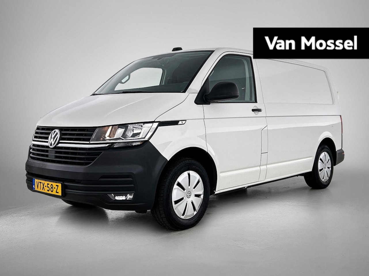 Volkswagen Transporter - 2.0 TDI L1H1 150PK | Automaat | Navigatie | Airco | Verwarmbare Voorruit | Multifunctionee - AutoWereld.nl
