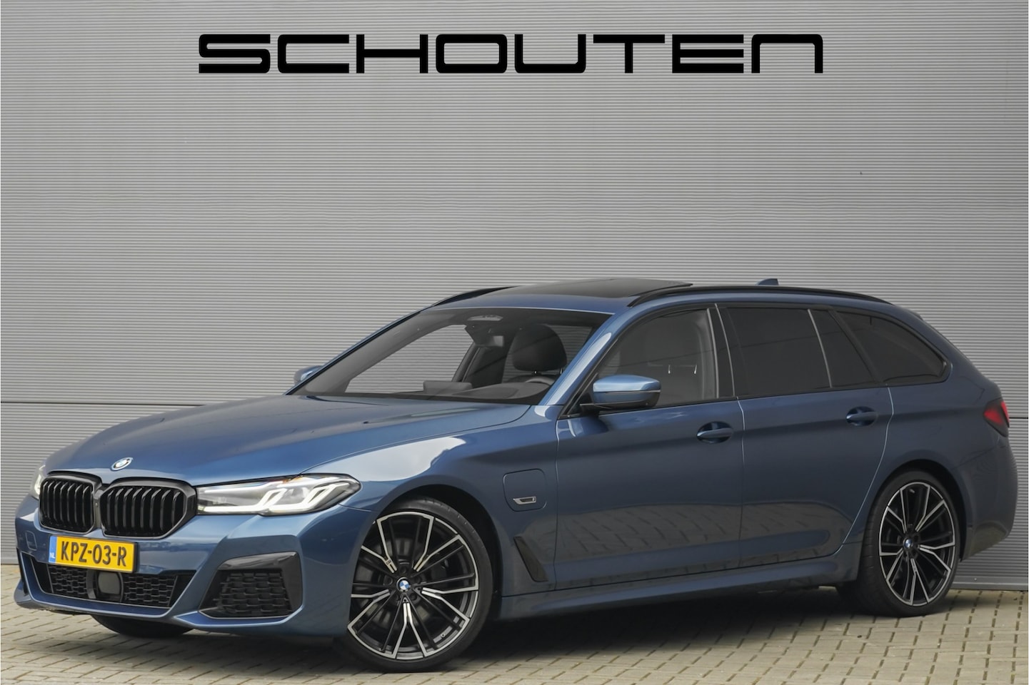 BMW 5-serie Touring - 530e M-Sport Pano ACC H/K Laser 360° 20" - AutoWereld.nl