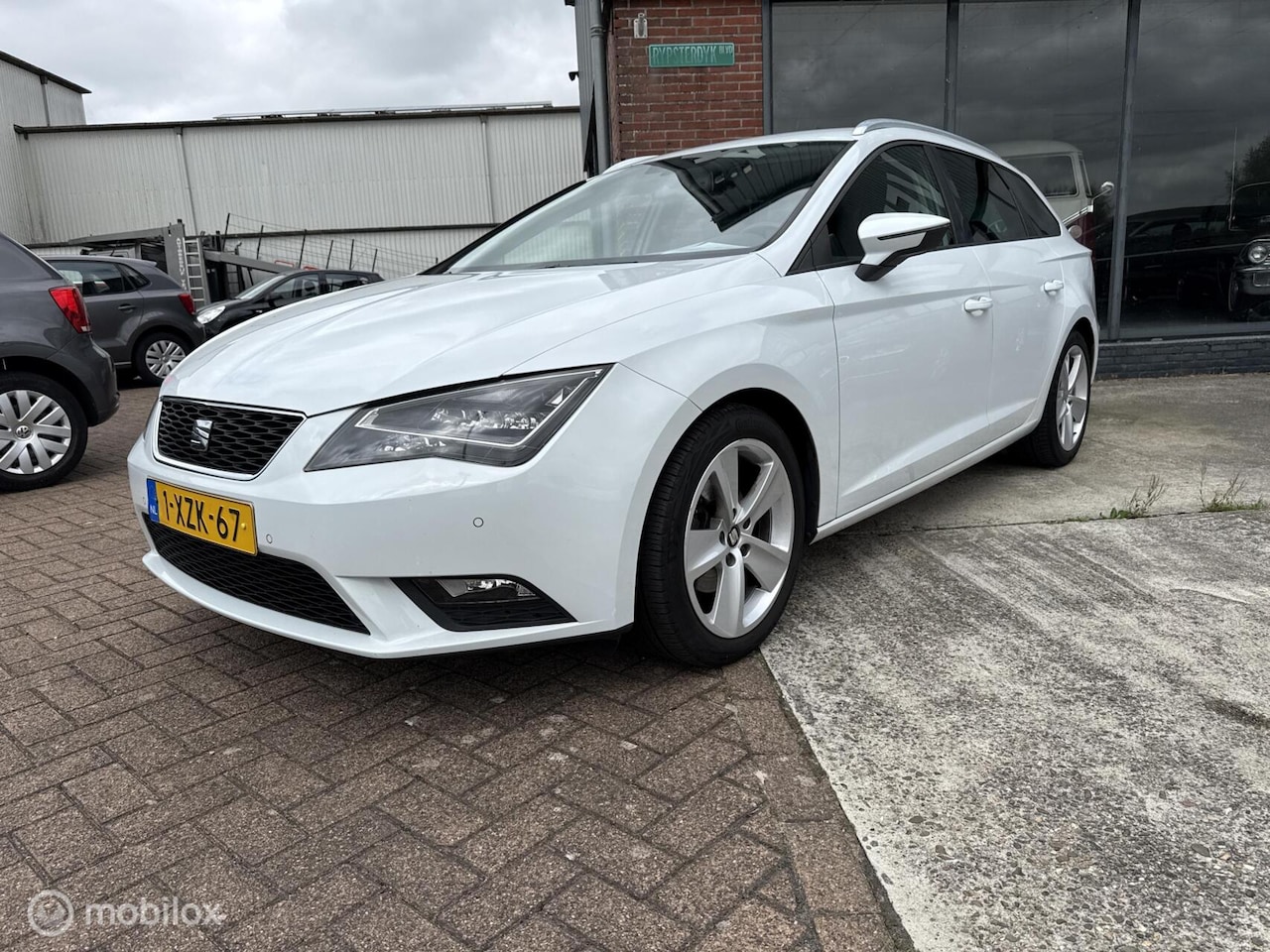 SEAT Leon ST - 1.6 TDI Ecomotive Lease Sport trekhaak NAP !!! - AutoWereld.nl