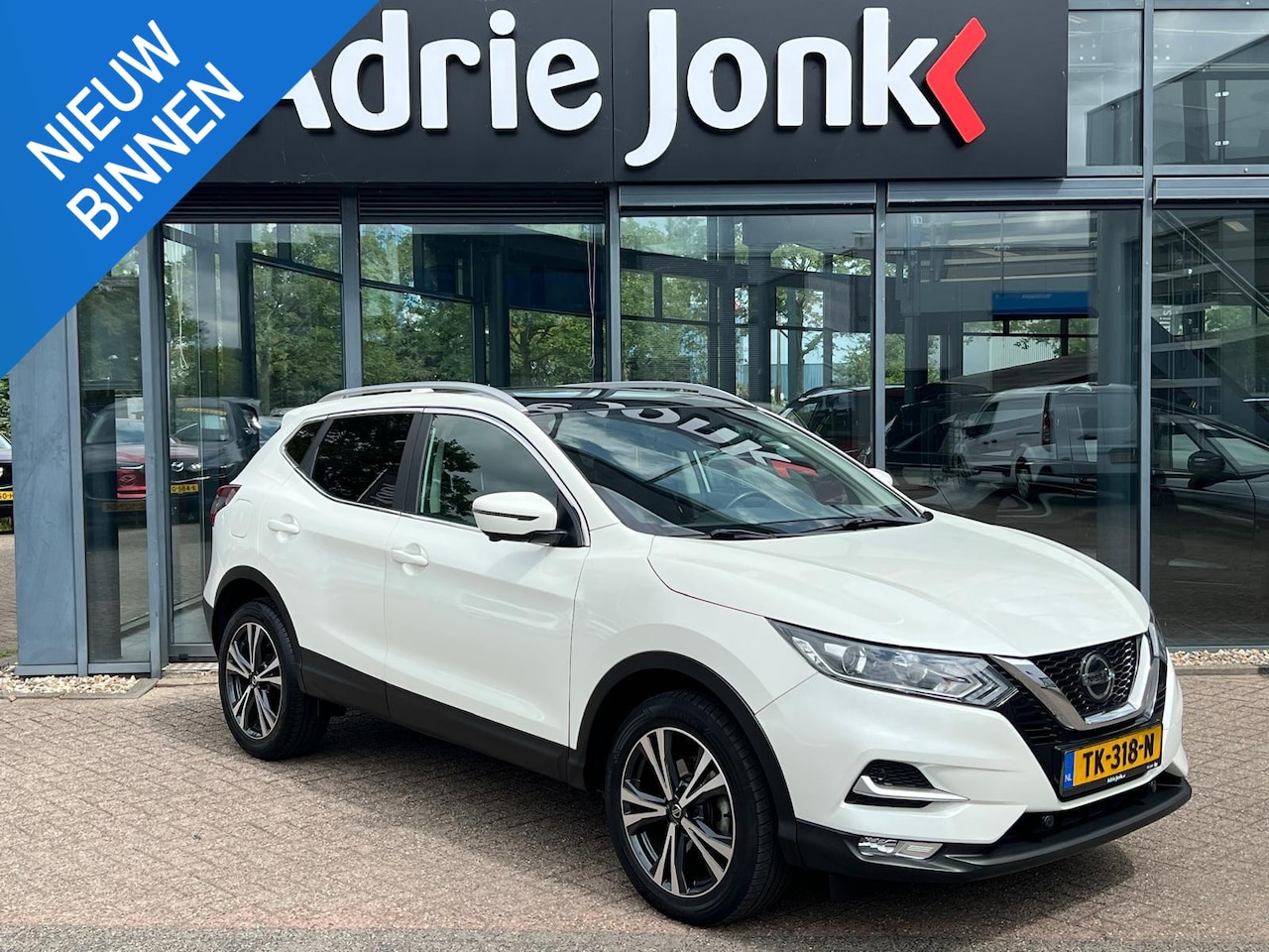Nissan Qashqai - 1.2 N-Connecta | NAVIGATIE | PANORAMA DAK | 360 CAMERA | 18 INCH | CRUISE CONTROL | CLIMAT - AutoWereld.nl