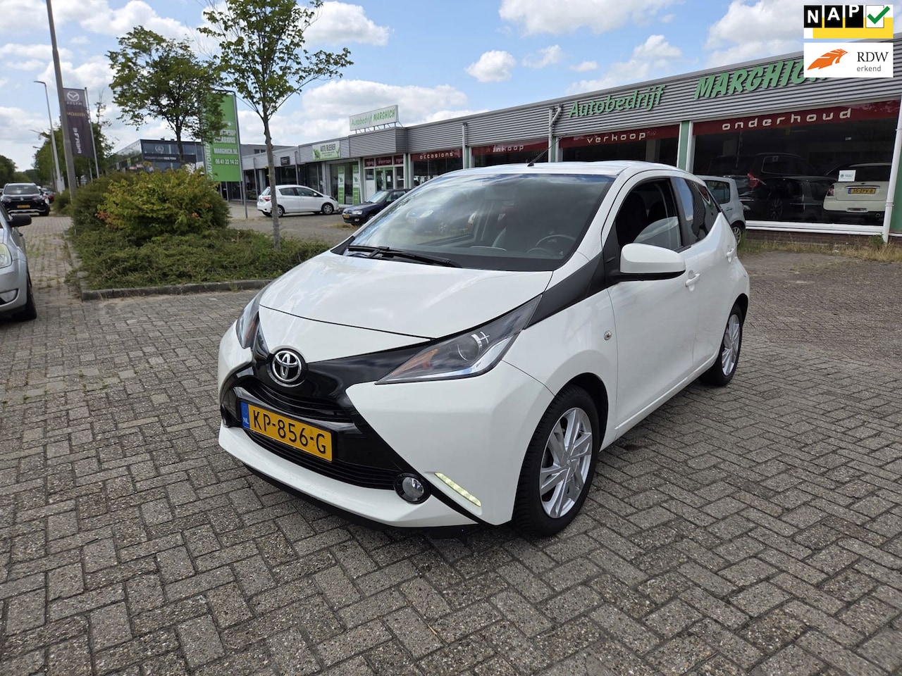 Toyota Aygo - 1.0 VVT-i x-sport|NAVI|AIRCO|BT| - AutoWereld.nl