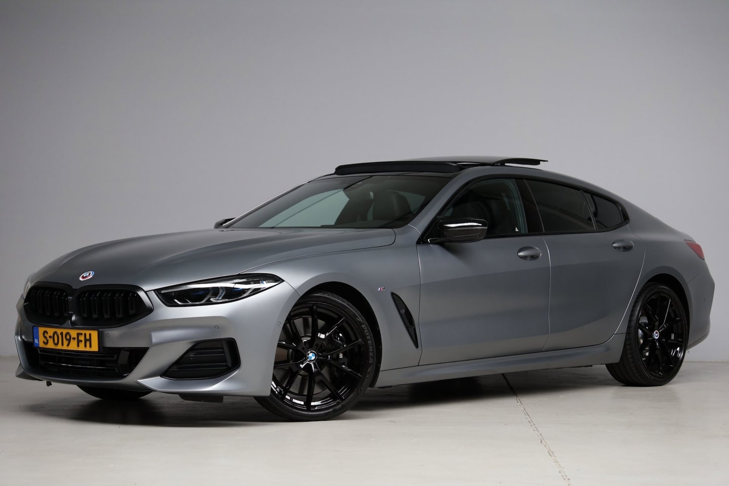 BMW 8-serie Gran Coupé - 840i M-sport | Facelift | frozen grey | panoramadak | head-up | 360 camera | harmankardon - AutoWereld.nl
