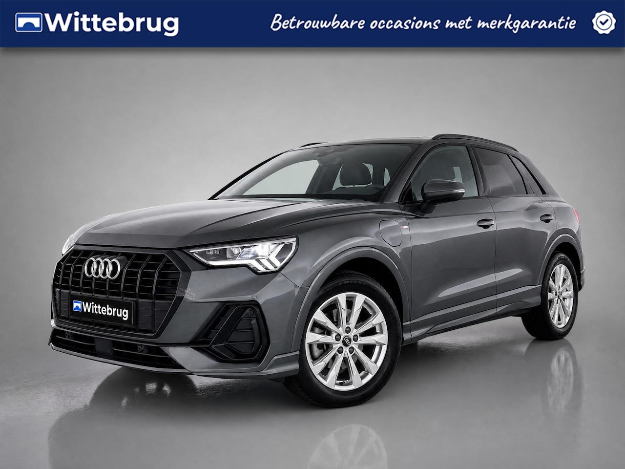Audi Q3 - 45 TFSI e S edition / Digitaal dashboard / Navigatie / App connect / 3x S-line / Dodehoek - AutoWereld.nl