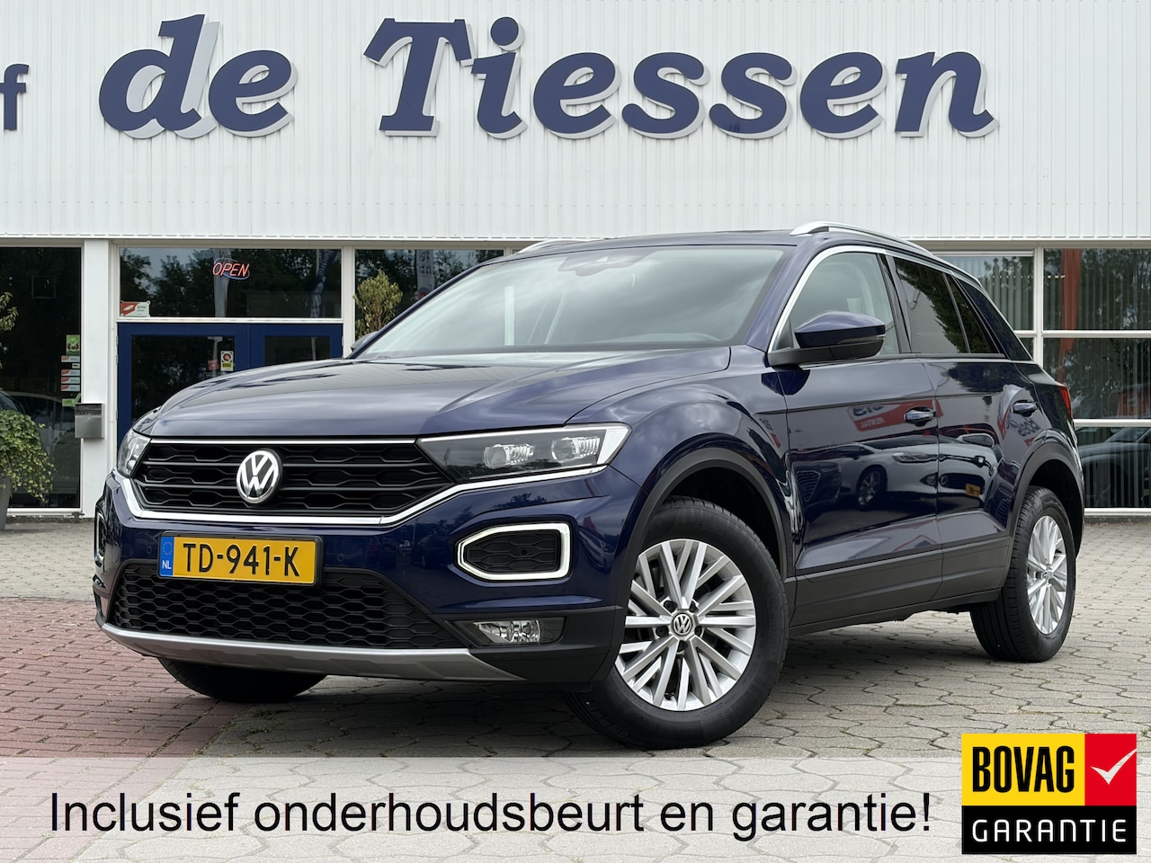 Volkswagen T-Roc - 1.0 TSI Style Pano, Navi, Trekhaak, Rijklaar met beurt & garantie! - AutoWereld.nl