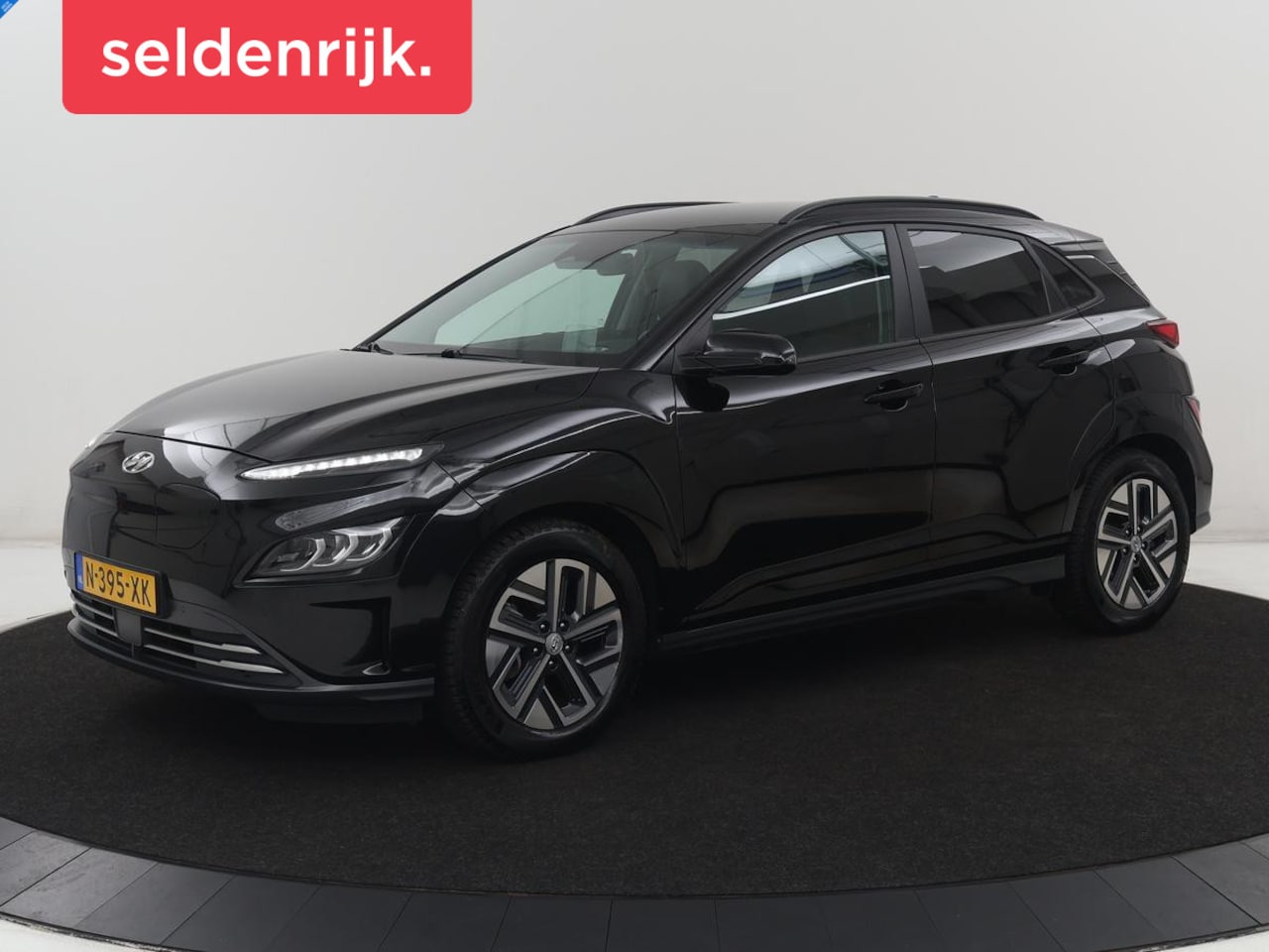 Hyundai Kona Electric - EV Premium 64 KWh | SOH 96.2% | Leder | Trekhaak | Head-up | Stoelventilatie | Stuur/stoel - AutoWereld.nl