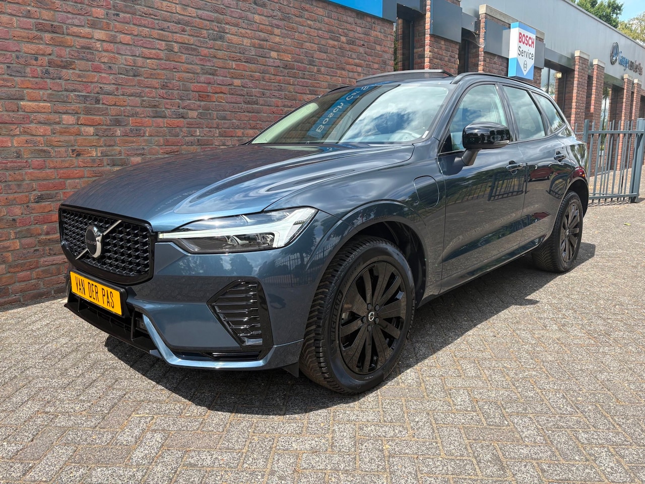 Volvo XC60 - 2.0 T6 AWD Long Range Plus Dark|Panoramadak|Camera|Leder - AutoWereld.nl