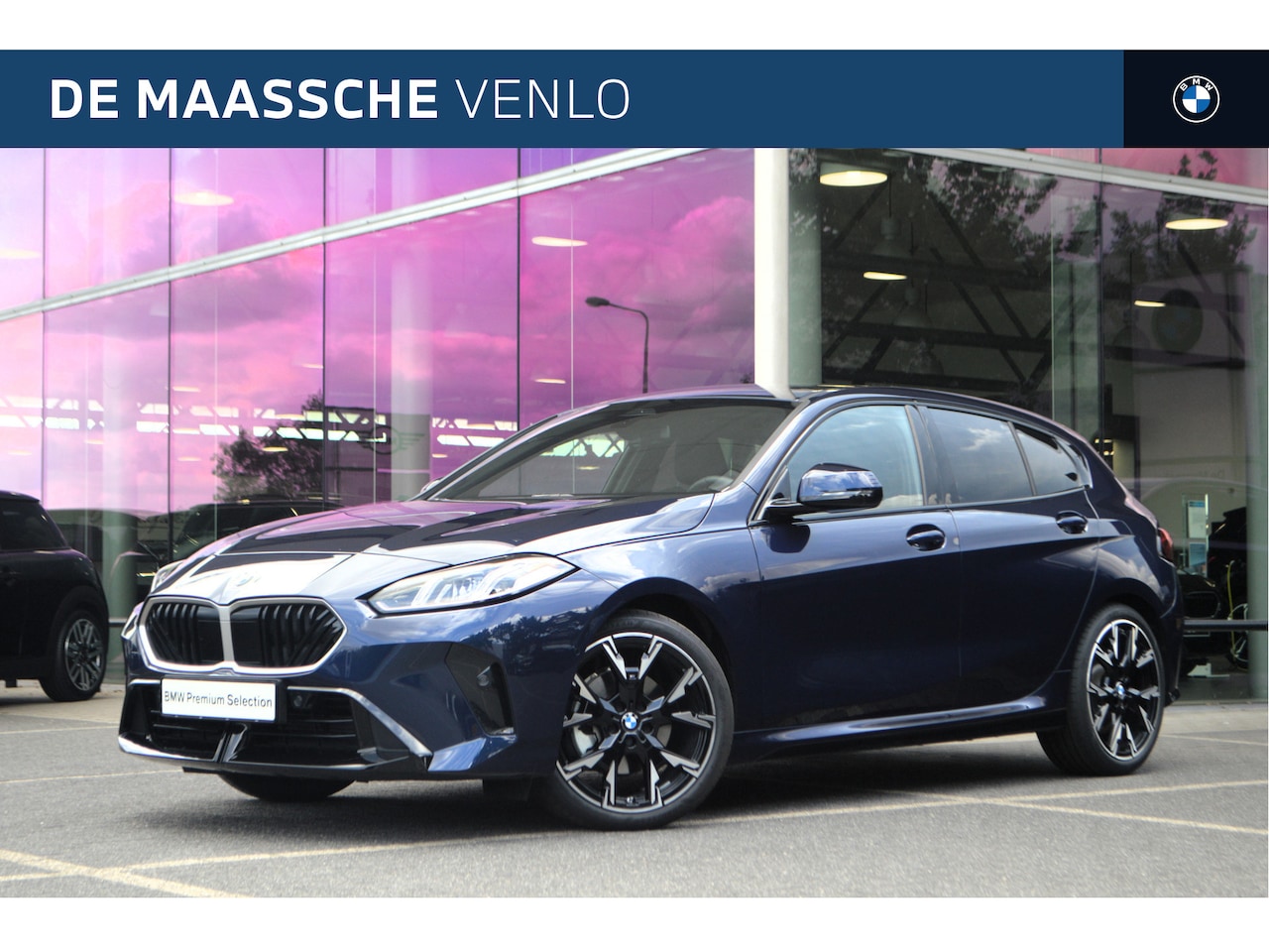 BMW 1-serie - 120 M Sport Automaat / Sportstoelen / M Adaptief onderstel / Achteruitrijcamera / Stoelver - AutoWereld.nl