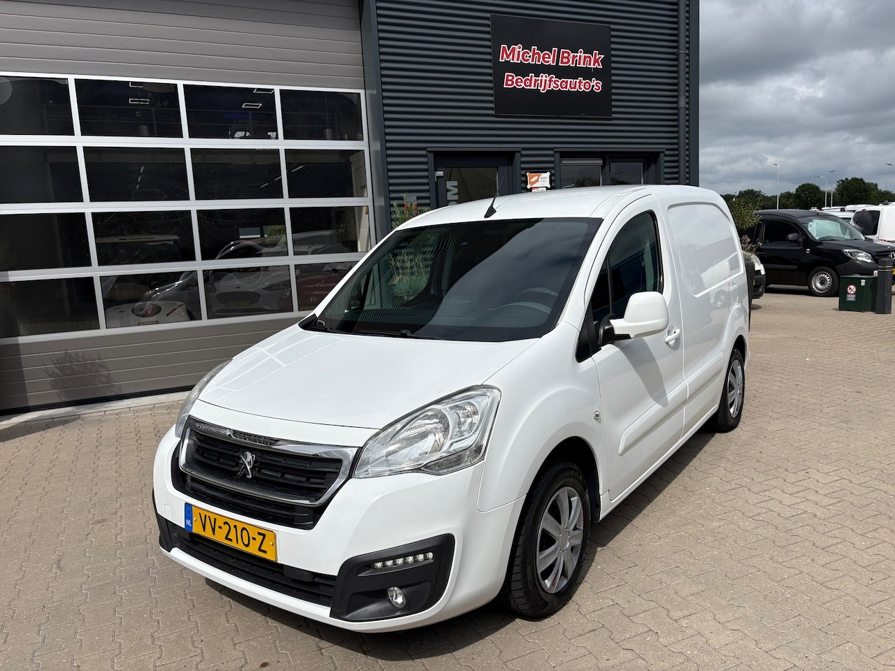 Peugeot Partner - 120 1.6 BlueHDi 75 Navigatie Euro 6 - AutoWereld.nl