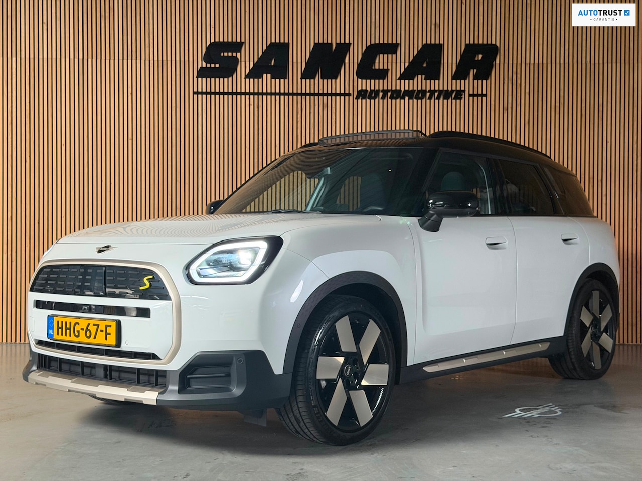 MINI Countryman - SE ALL4 Favoured XL 66.5 kWh PANO|TREKHAAK|HUD|H&K|AMBIENT|20 INCH - AutoWereld.nl