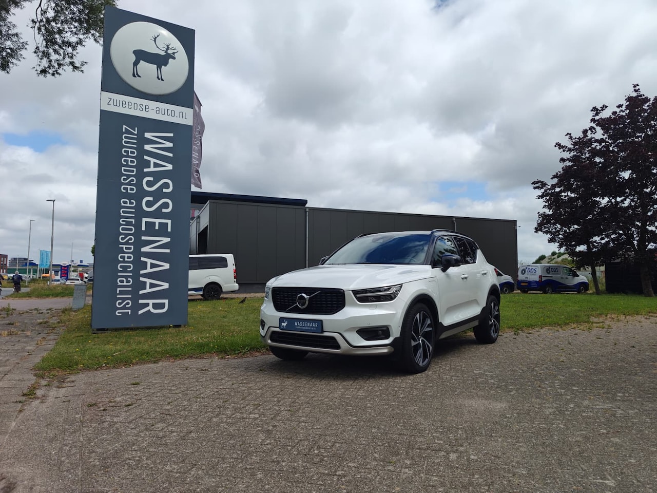 Volvo XC40 - T5 Recharge R-Design | Rijklaarprijs | Trekhaak | Pano Dak | - AutoWereld.nl