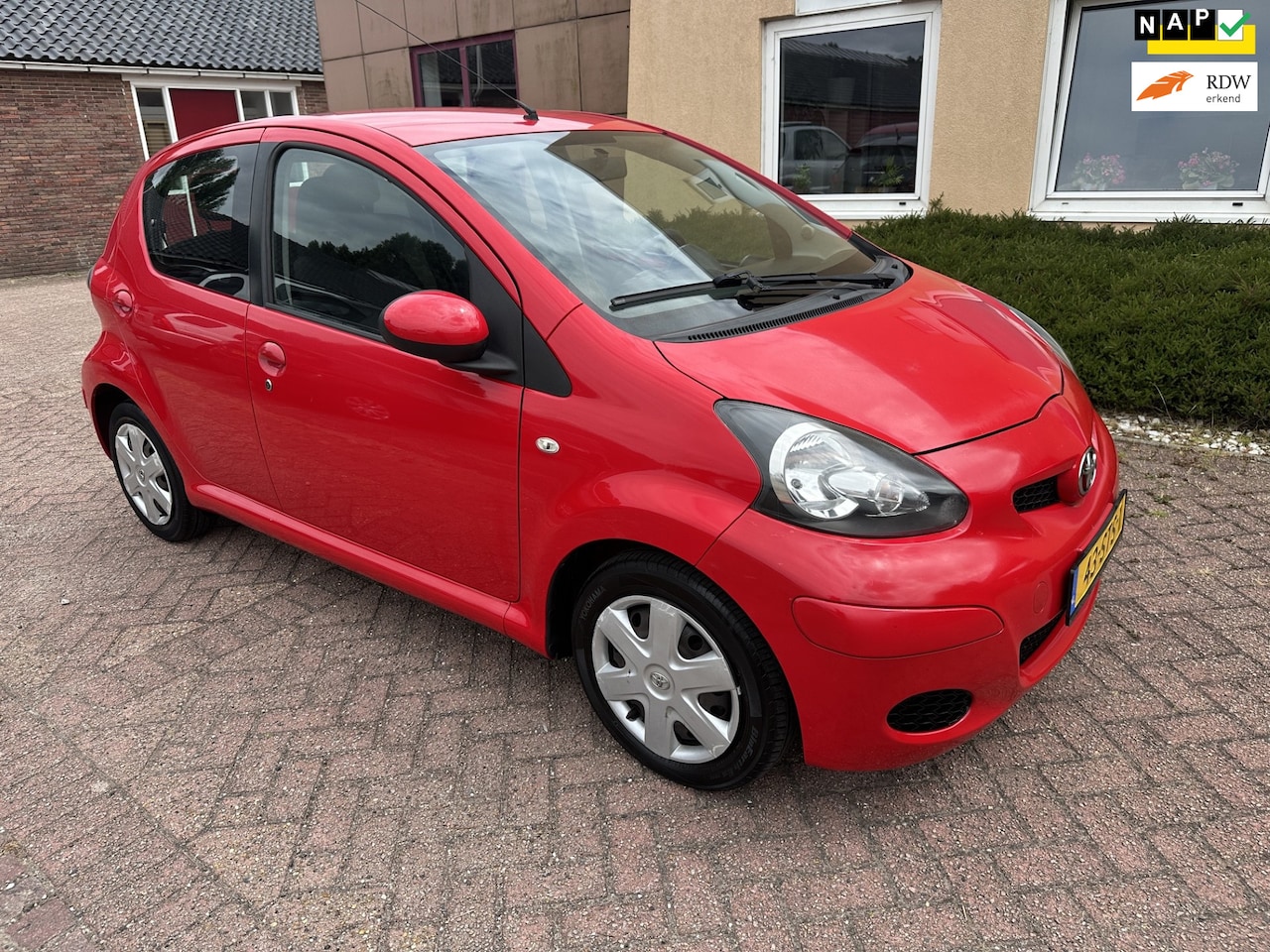 Toyota Aygo - 1.0-12V Navigator AIRCO/ELECRAM/APK/NAP/DEALER OH - AutoWereld.nl