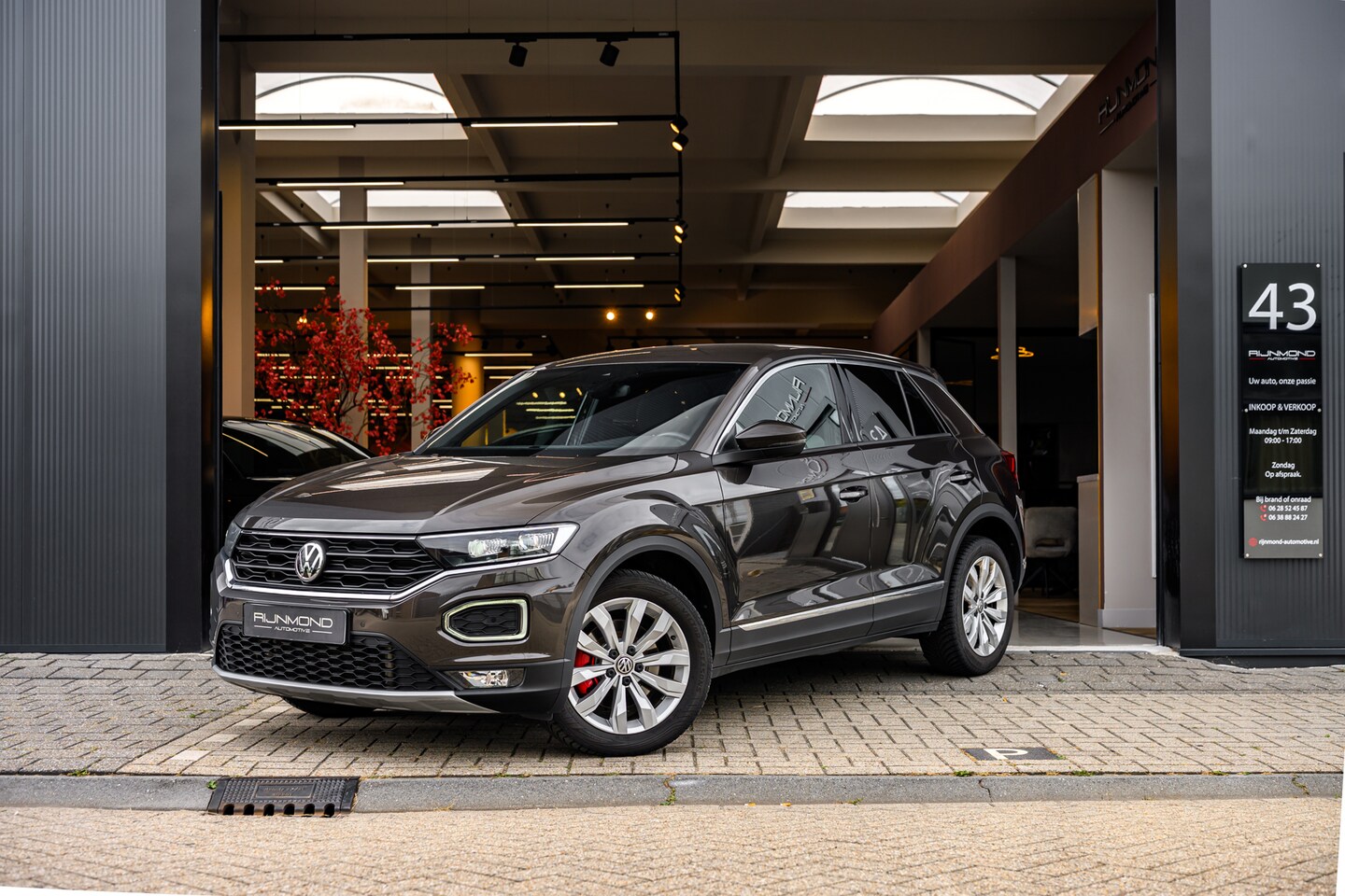 Volkswagen T-Roc - 2.0 TSI 4Motion Sport|Camera|Carplay|Acc|Lane-Assist|Dealer onderhouden| - AutoWereld.nl