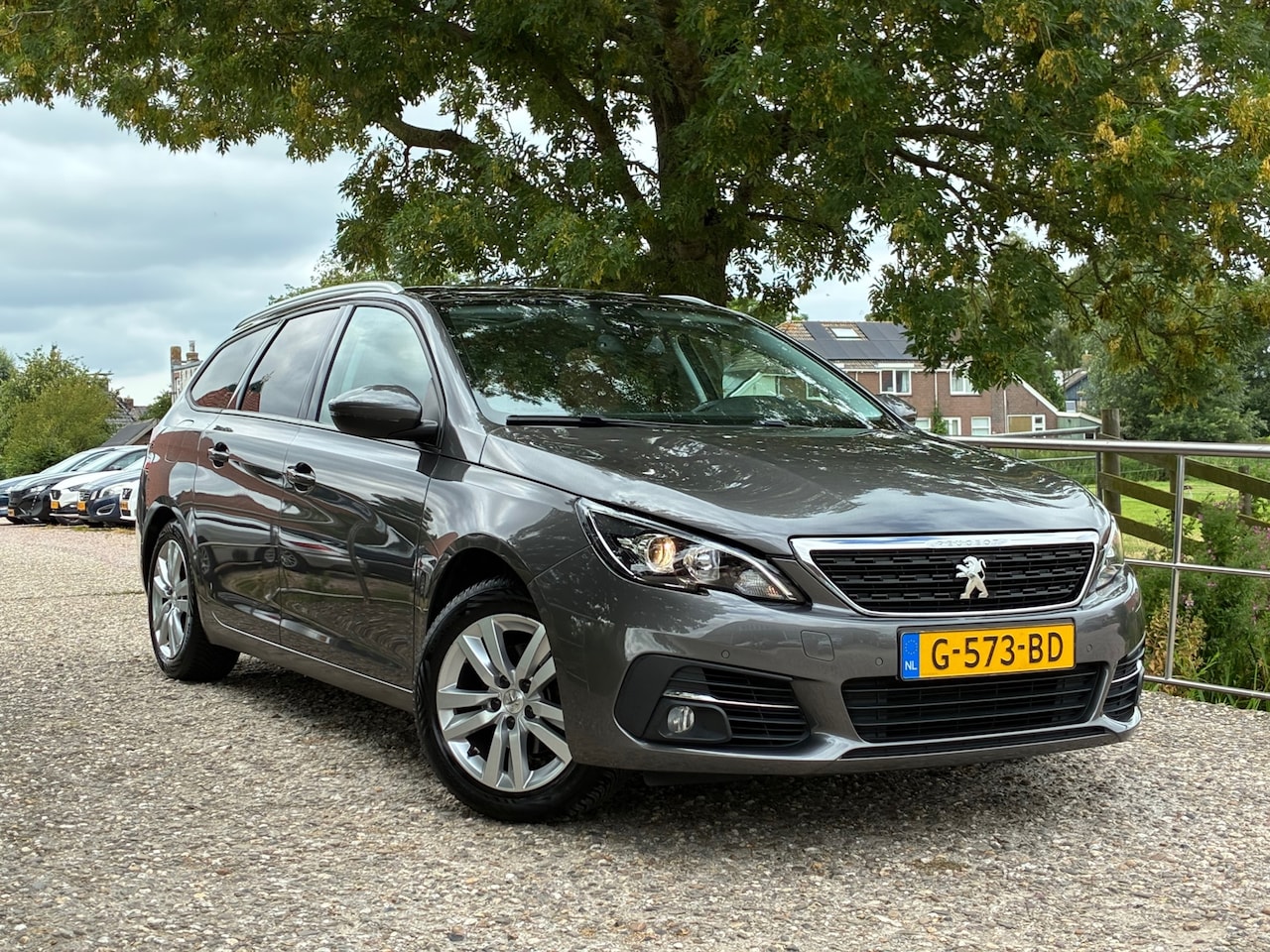 Peugeot 308 SW - 1.2 PureTech Blue Lease Executive | Leder + Pano + Cruise + Navi Nu € 6.975,-!!! - AutoWereld.nl
