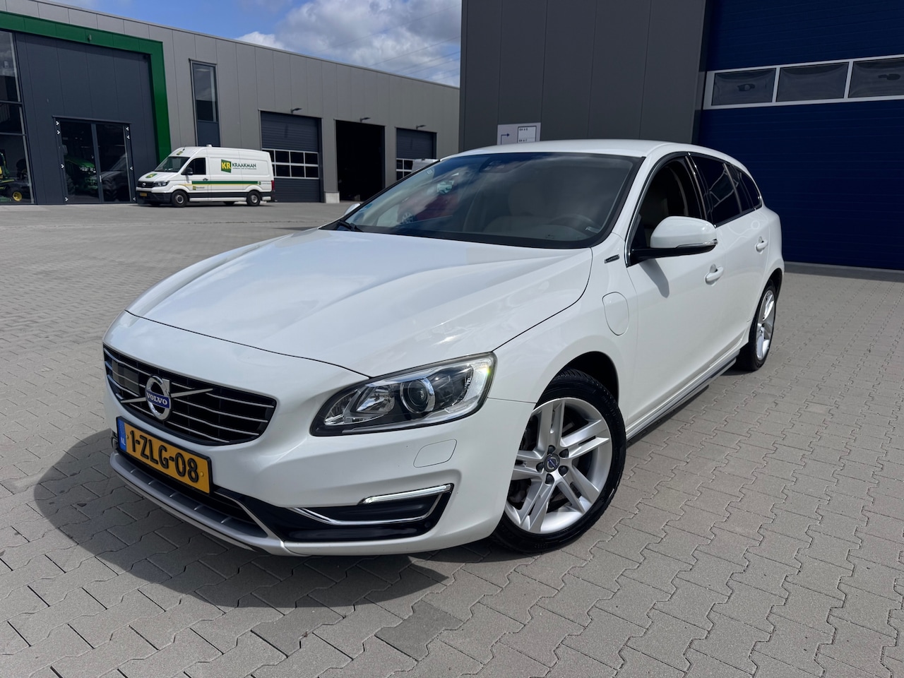 Volvo V60 - 2.4 D6 AWD Plug-In Hybrid Summum Top Staat!! - AutoWereld.nl
