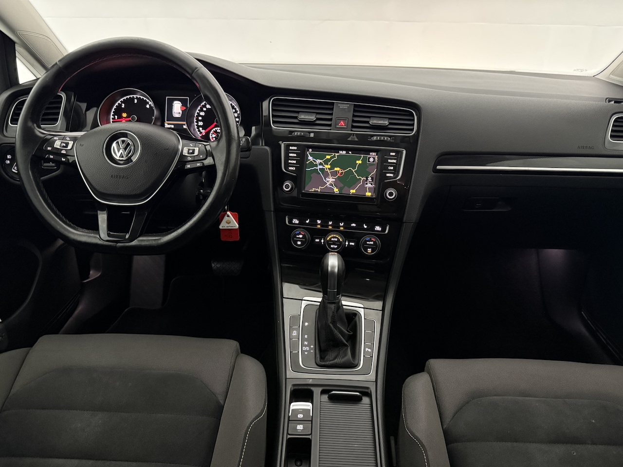 Volkswagen Golf Variant - 1.6 TDI Comfortline | DSG | Clima | Cruise | Navi | Trekhaak | Parkeersens. - AutoWereld.nl