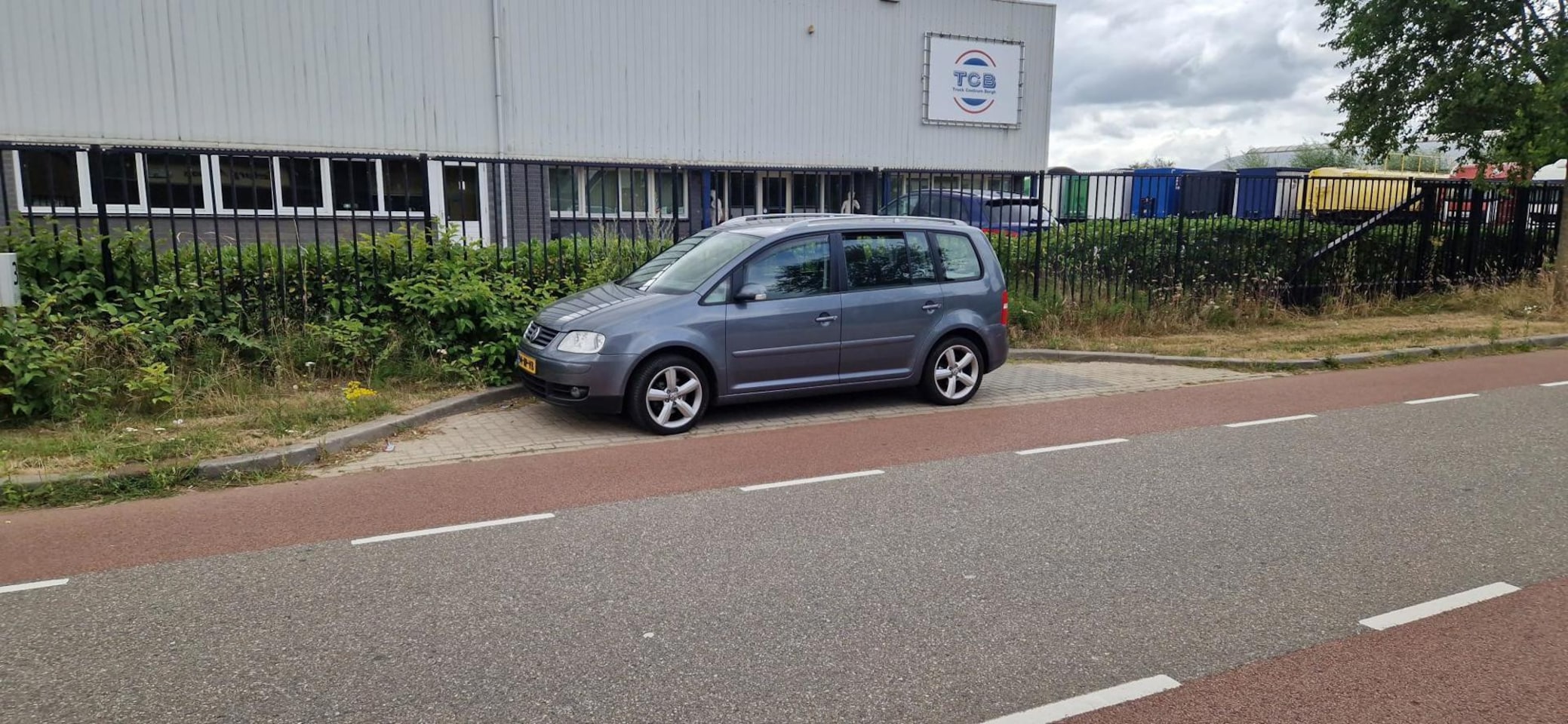 Volkswagen Touran - 2.0-16V FSI Trendline 2.0-16V FSI Trendline - AutoWereld.nl