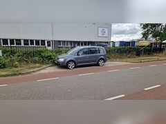 Volkswagen Touran - 2.0-16V FSI Trendline