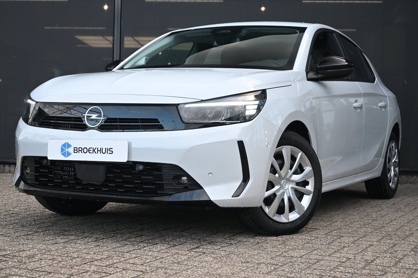 Opel Corsa - Edition | Dode hoek waarschuwing | Draadloze Apple Carplay en Android Auto | LED koplampen - AutoWereld.nl