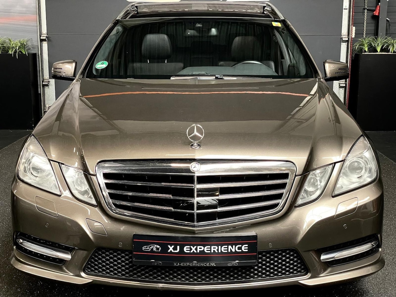 Mercedes-Benz E-klasse Estate - 500 Edition Sport AMG 4-Matic PANO LEER 410 PK LUCHTV - AutoWereld.nl