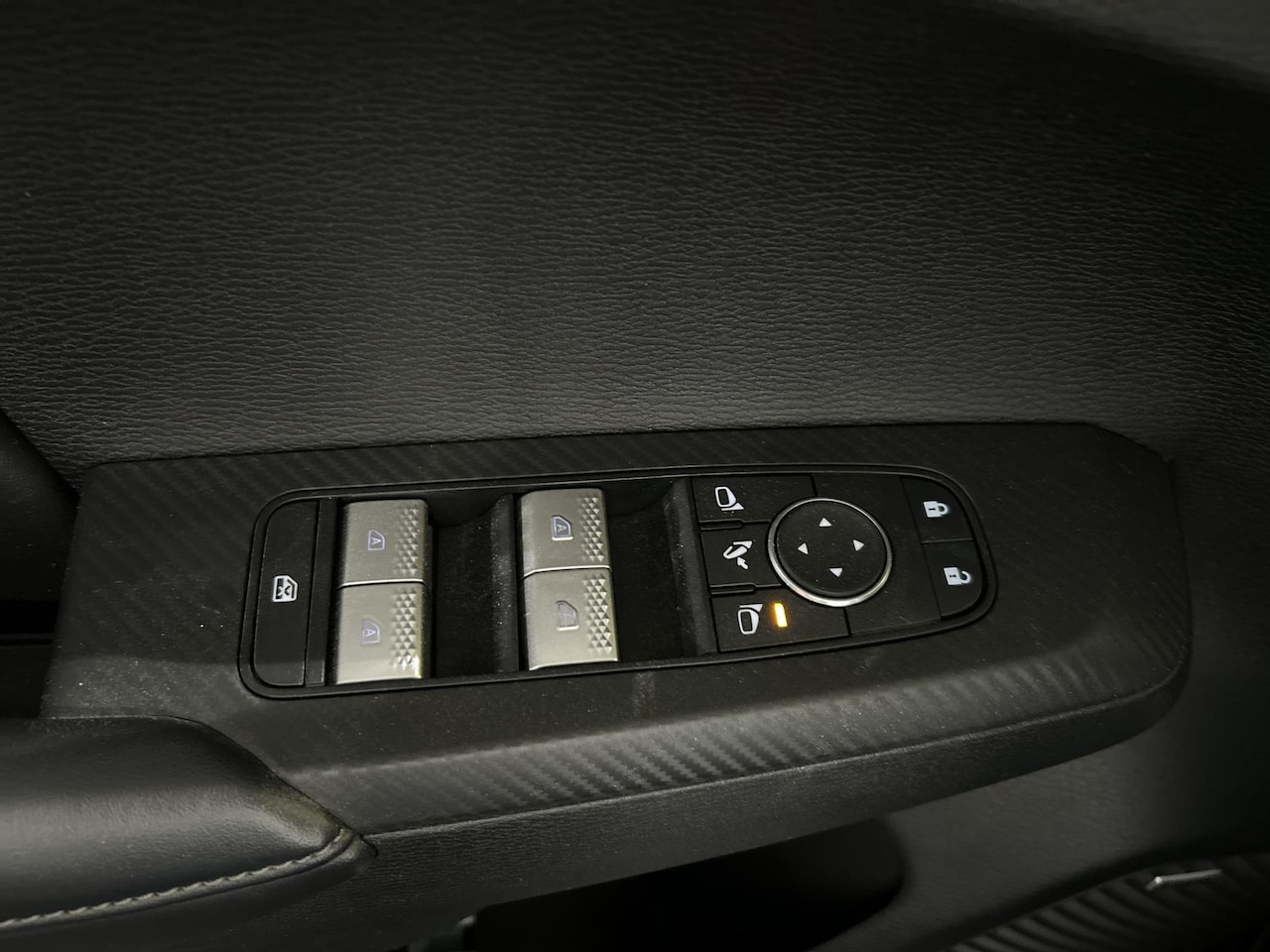 Mitsubishi Outlander - 2.4 PHEV Business Edition | Cruise control adaptief | Apple Carplay/Android Auto | Keyless - AutoWereld.nl