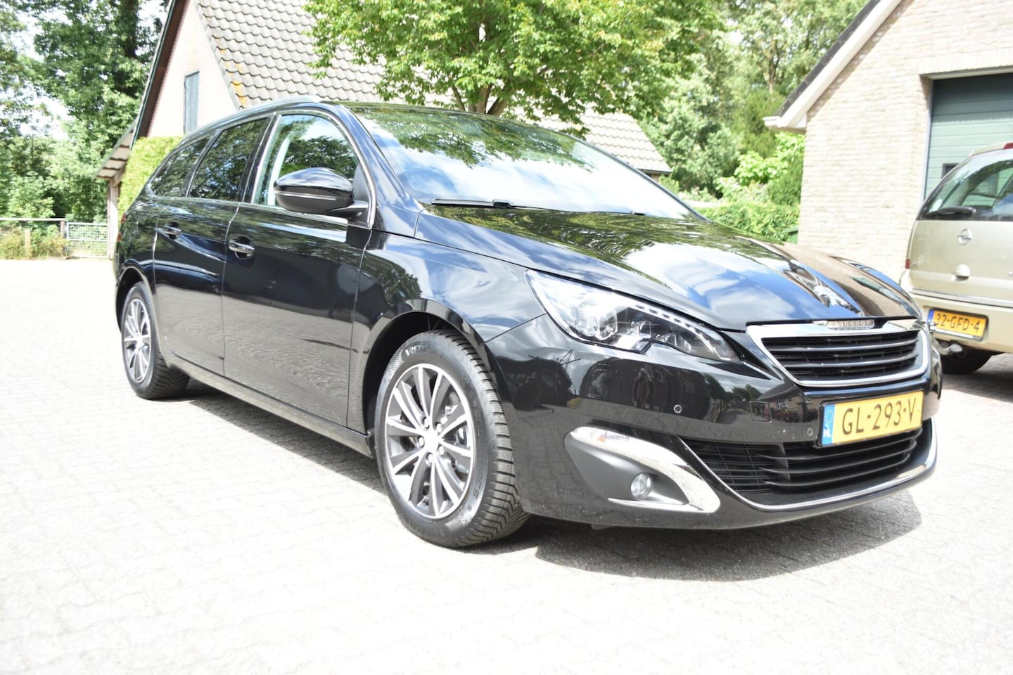 Peugeot 308 SW - 1.2 PureTech Allure 1.2 PureTech Allure - AutoWereld.nl