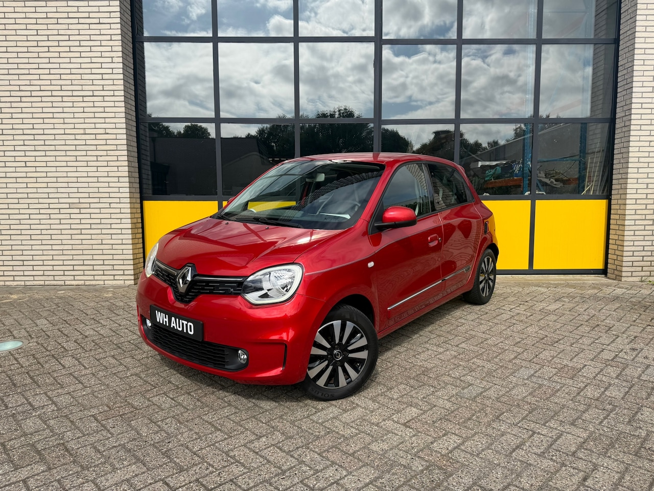 Renault Twingo - Intens, Achteruitrijcamera, Groot scherm & Half leer - AutoWereld.nl