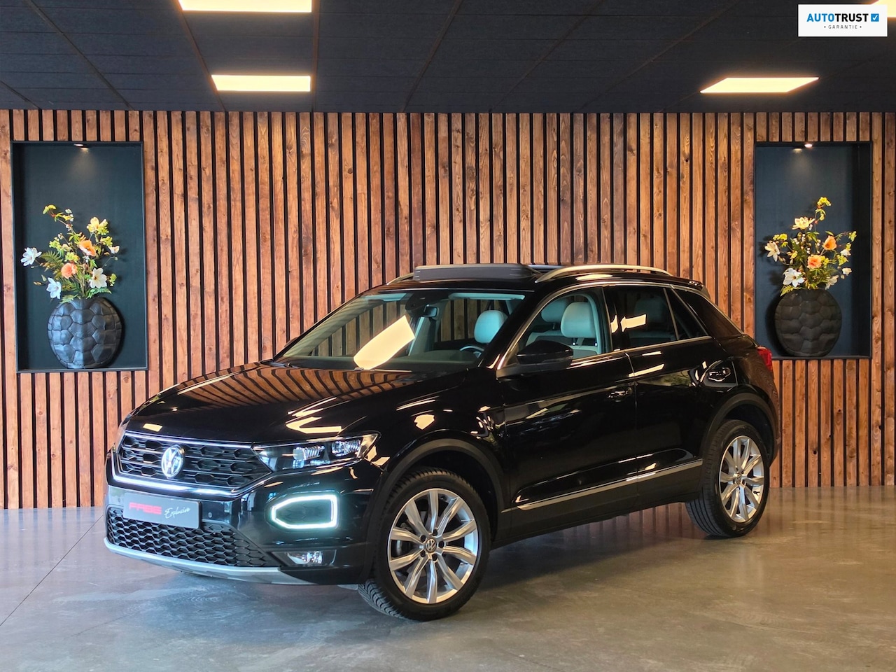 Volkswagen T-Roc - 1.5 TSI Sport Business l Led l Pano l Virtual l DAB l Carplay - AutoWereld.nl