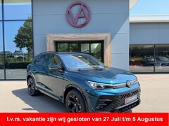 Volkswagen Tiguan - 1.5 eTSI 150pk DSG R-Line | Black line | 360 Camera | Standkachel | Head up | Dode hoek |
