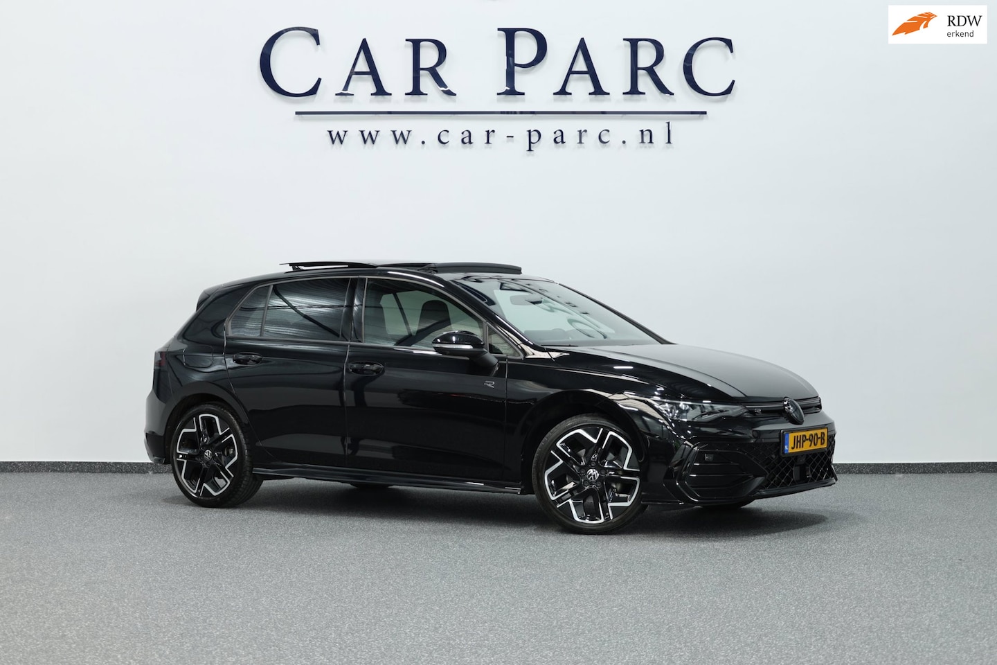 Volkswagen Golf - 8.5 1.5 eTSI R-Line Edition IQ/VIRTUAL/SFEER/PANO/ALCANTARA+S.VERWARMING+MEMORY/19" LMV/36 - AutoWereld.nl