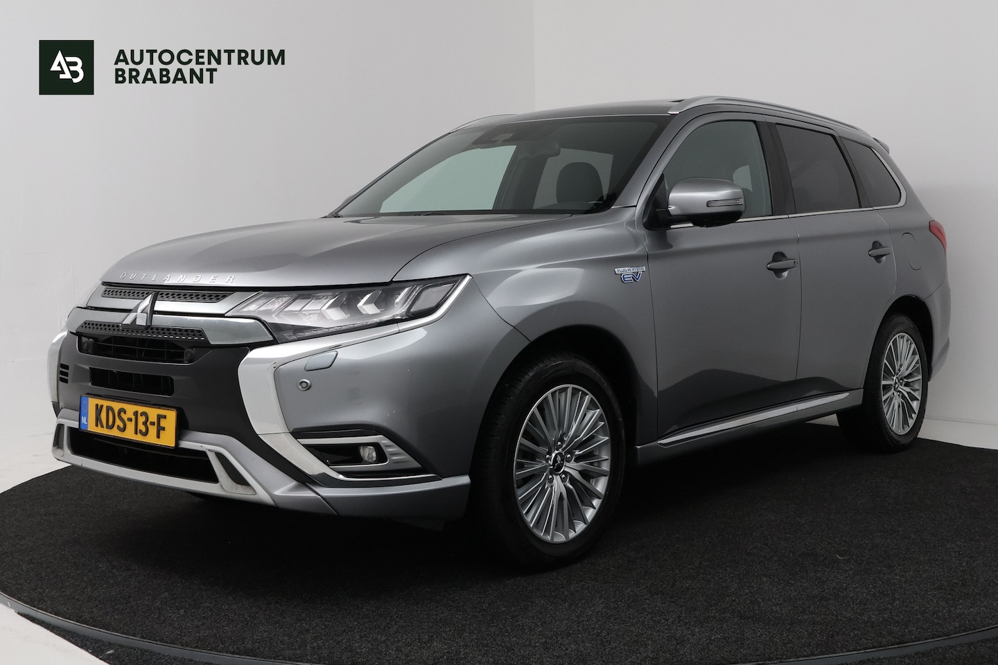 Mitsubishi Outlander - 2.4 PHEV Instyle (PANORAMADAK, NAVIGATIE, STOEL-/STUURVERWARMING, 360 CAMERA, TREKHAAK, AD - AutoWereld.nl