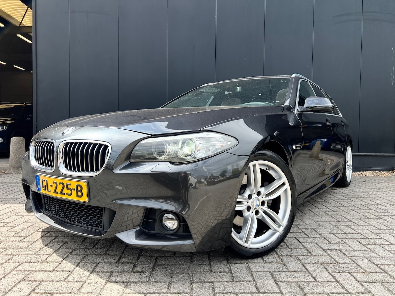BMW 5-serie Touring - 520i M-Sport '15 Aut/Leer/19'Lmv/Nap!! - AutoWereld.nl