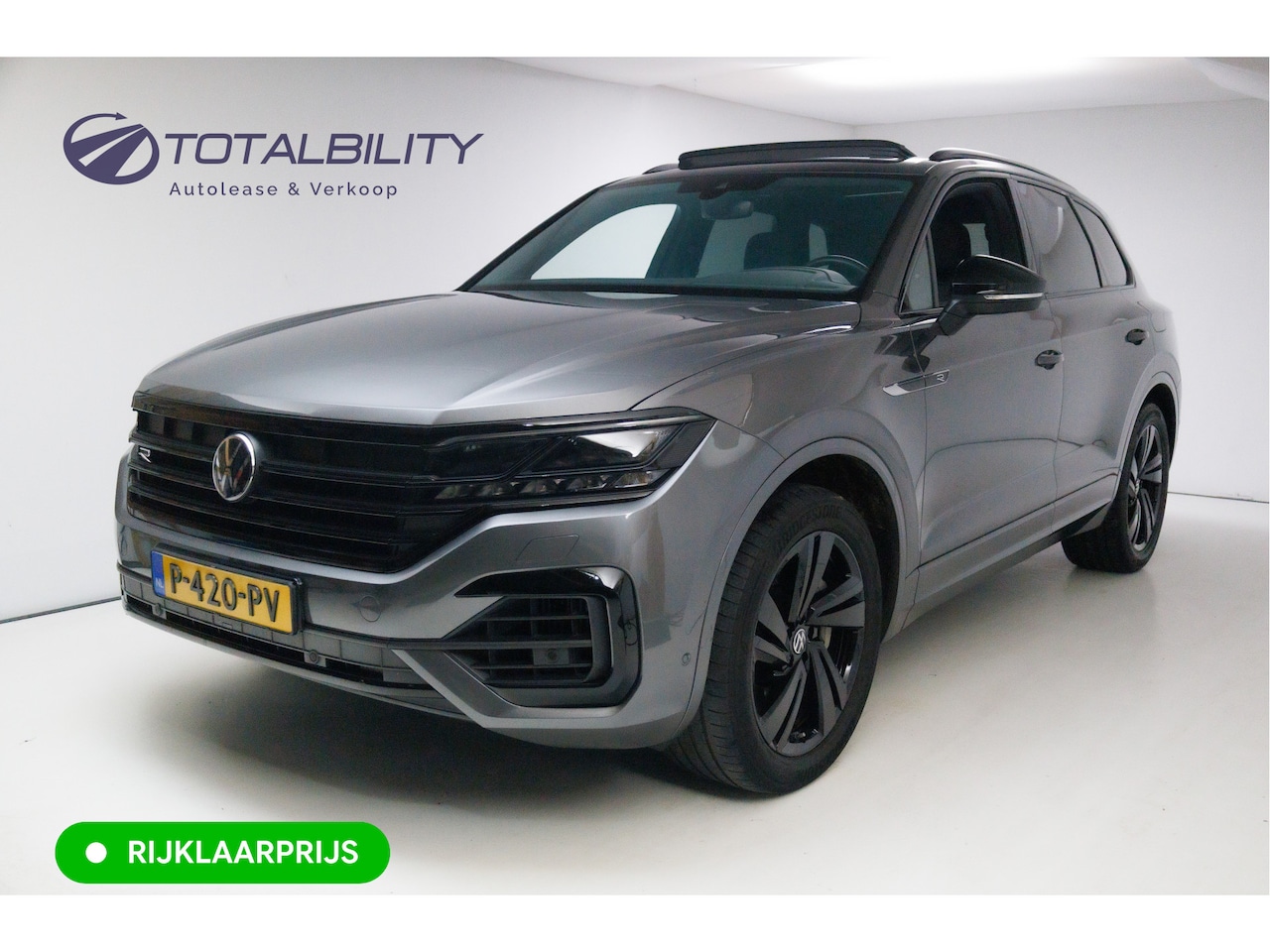 Volkswagen Touareg - 3.0 TSi 4MOTION R-line 462 PK | Panoramadak | Luchtvering | Leer | Travel Assist | El.vers - AutoWereld.nl