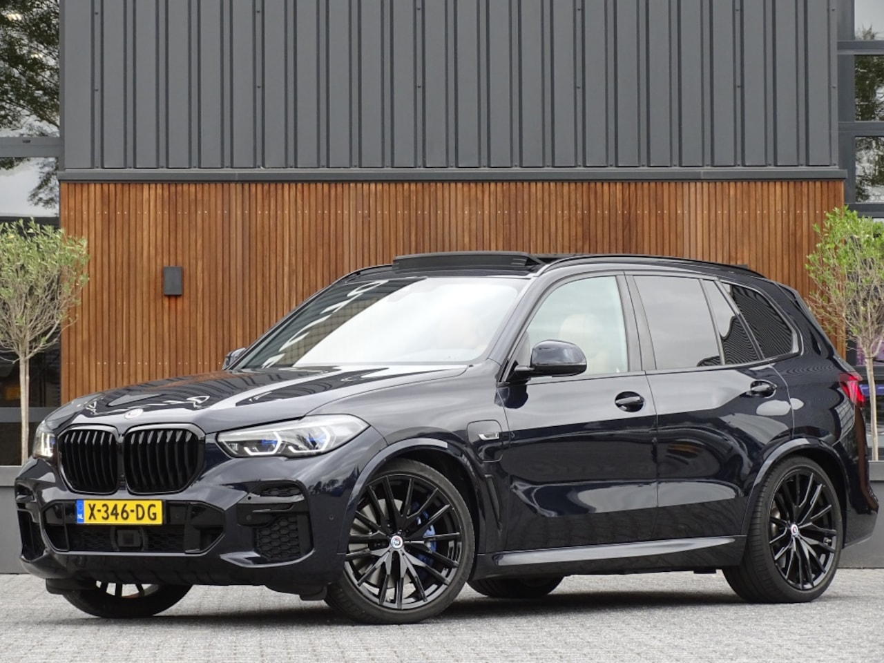 BMW X5 - 45e 394PK M-Sport / Laser / 2022 / BTW / Trekhaak / Pano - AutoWereld.nl