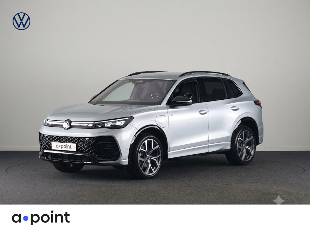 Volkswagen Tiguan - 1.5 eHybrid R-Line Edition 204 pk Automaat (DSG) | Verlengde garantie | Navigatie | Trekha - AutoWereld.nl