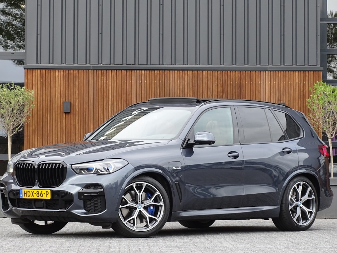 BMW X5 - 45e 394PK M-Sport / Laser / 360 / Pano / Softclose / Pano - AutoWereld.nl