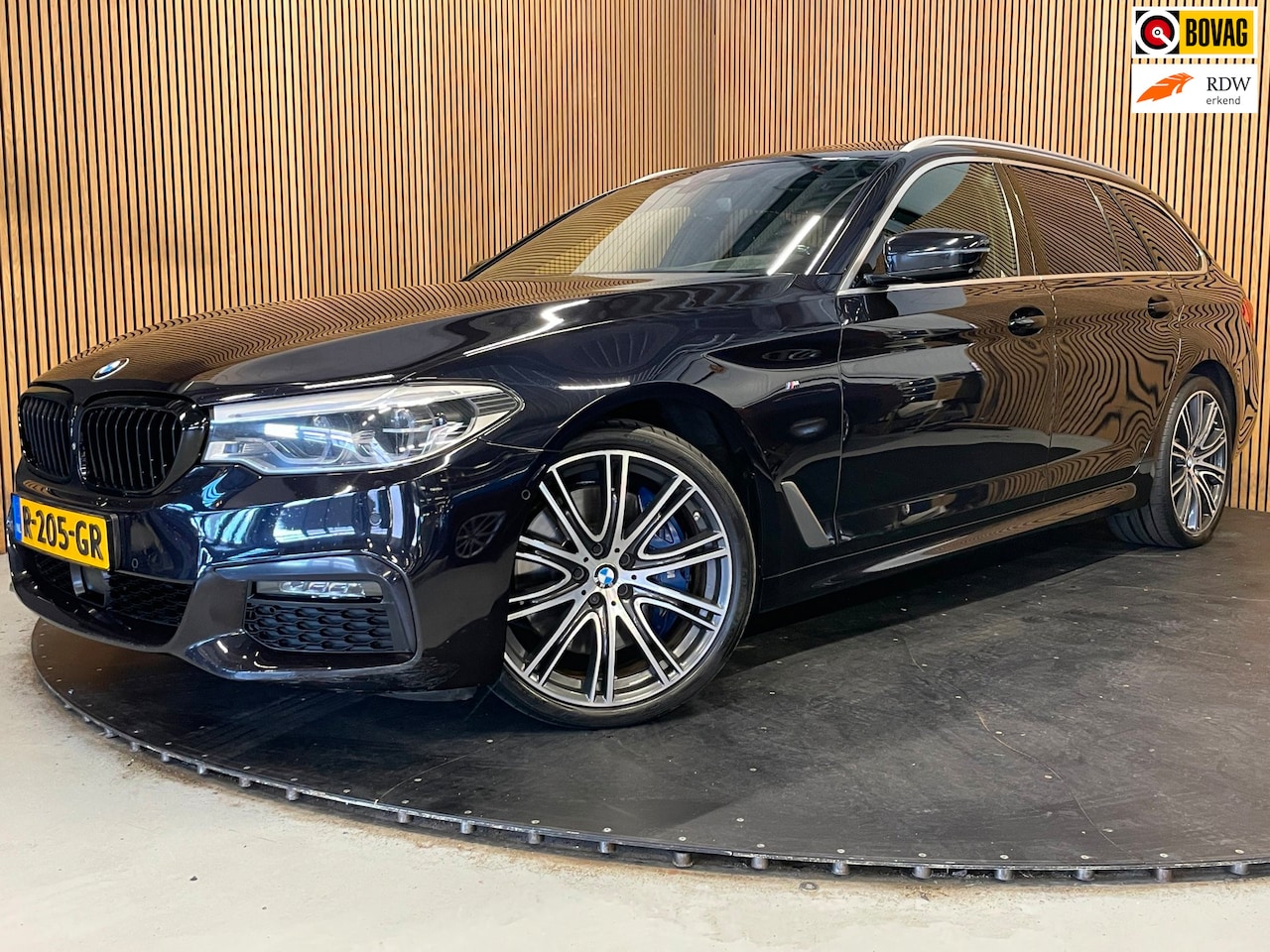 BMW 5-serie Touring - 540d xDrive High Executive|320PK|EURO 6|FULL OPTION|AFN.TREKHK|PANO|LEDER|MEMORY|HARMAN/KA - AutoWereld.nl