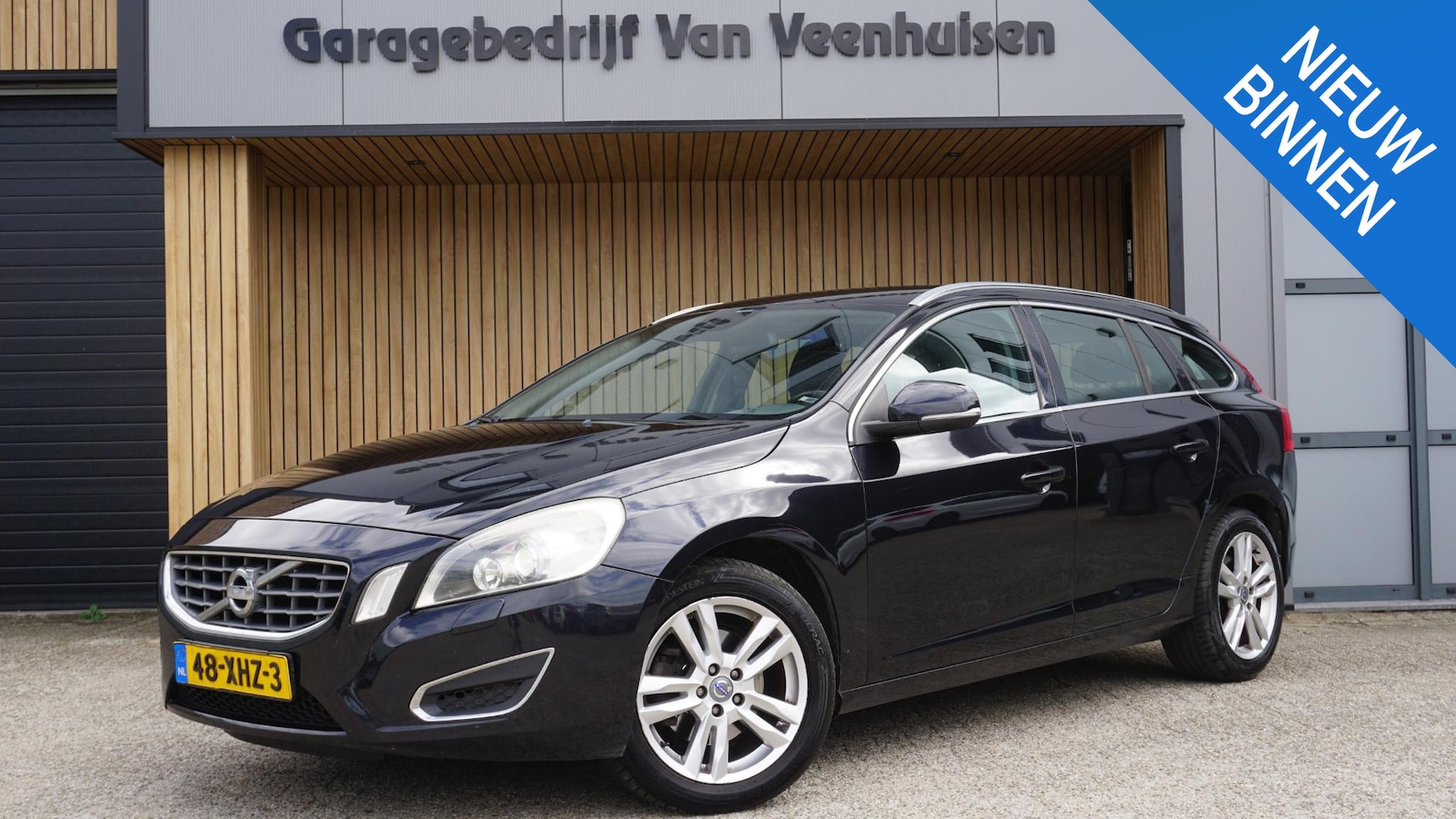 Volvo V60 - 1.6 150pk T3 Summum Airco Stoelverw Xenon Leder Cruise *NL auto* 17 inch LM Pdc Navi *2909 - AutoWereld.nl