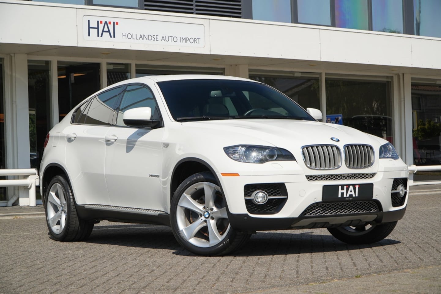 BMW X6 - xDrive50i AWD I Pano I 20 Inch I - AutoWereld.nl